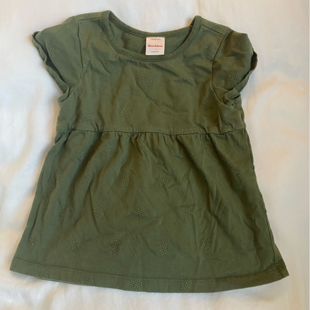 Hanna Andersson green tee with floral embroidery, size 5
